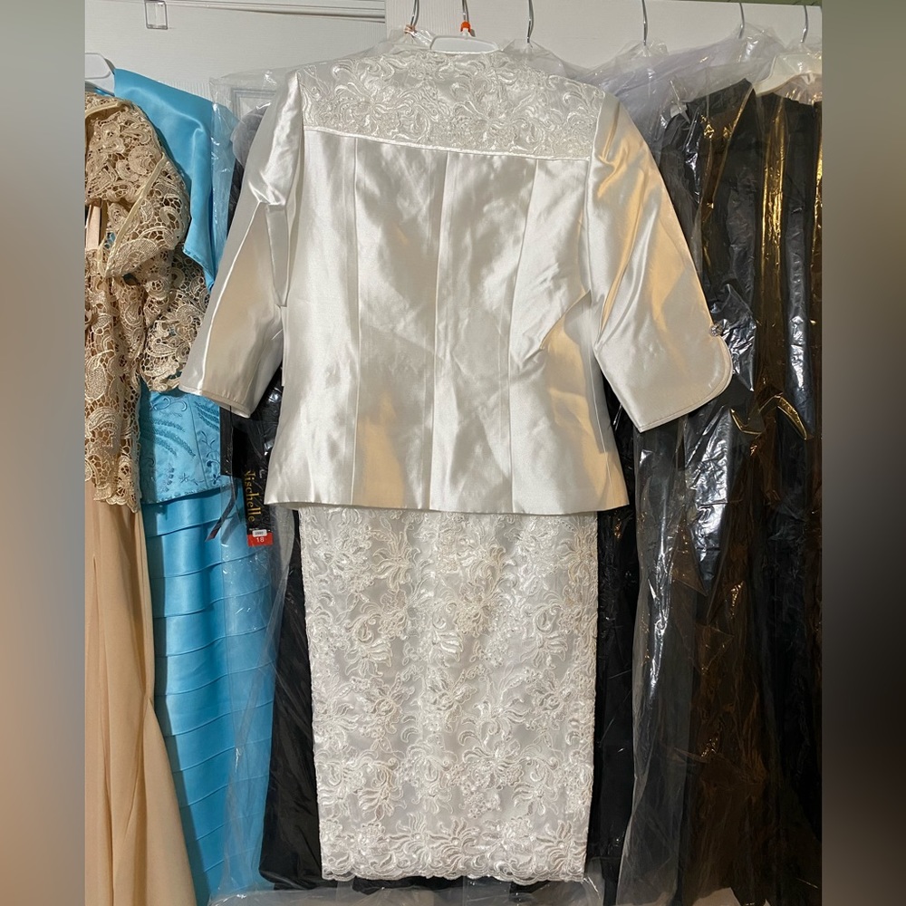 Nina Nischelle New with tags style 2820 in white ivory - Picture 5 of 9